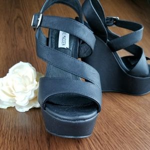 Steve Madden Xaria strappy black wedges